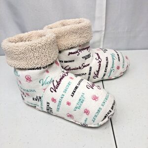 Victoria's Secret Slippers Socks White Logo Sherpa Lined Booties Size S/M Cotton
